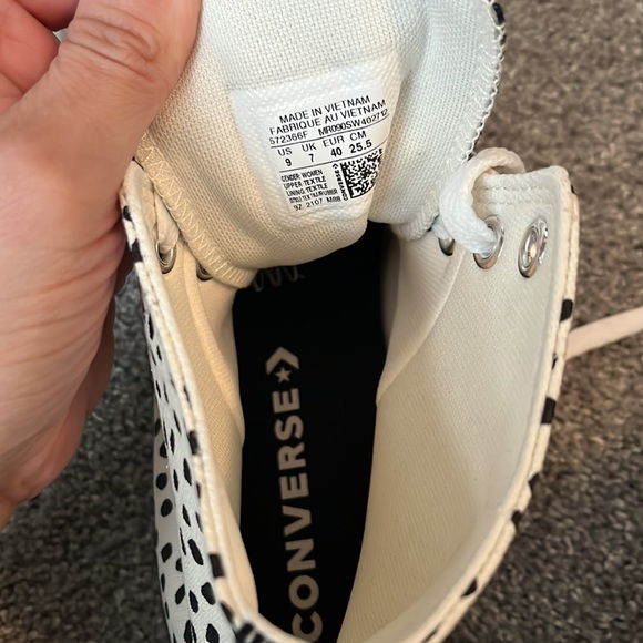 Women’s Converse - Picture 4 of 4